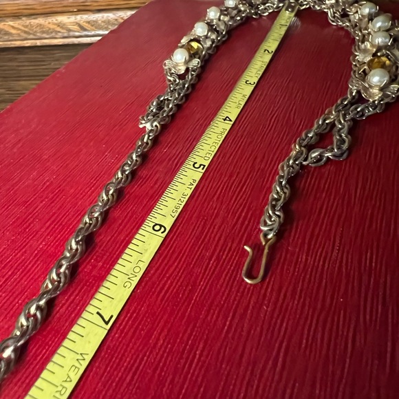 3/$30 Vintage Faux Pearl & Rhinestone Necklace - Picture 2 of 5